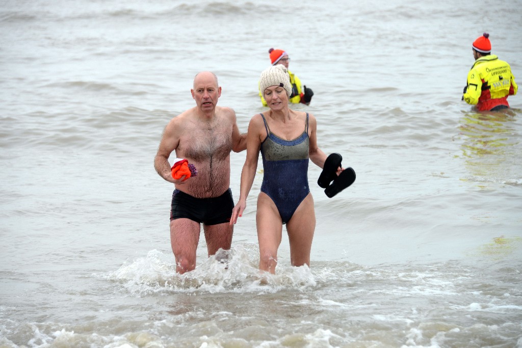 ../Images/Nieuwjaarsduik Noordwijk 2020 129.jpg